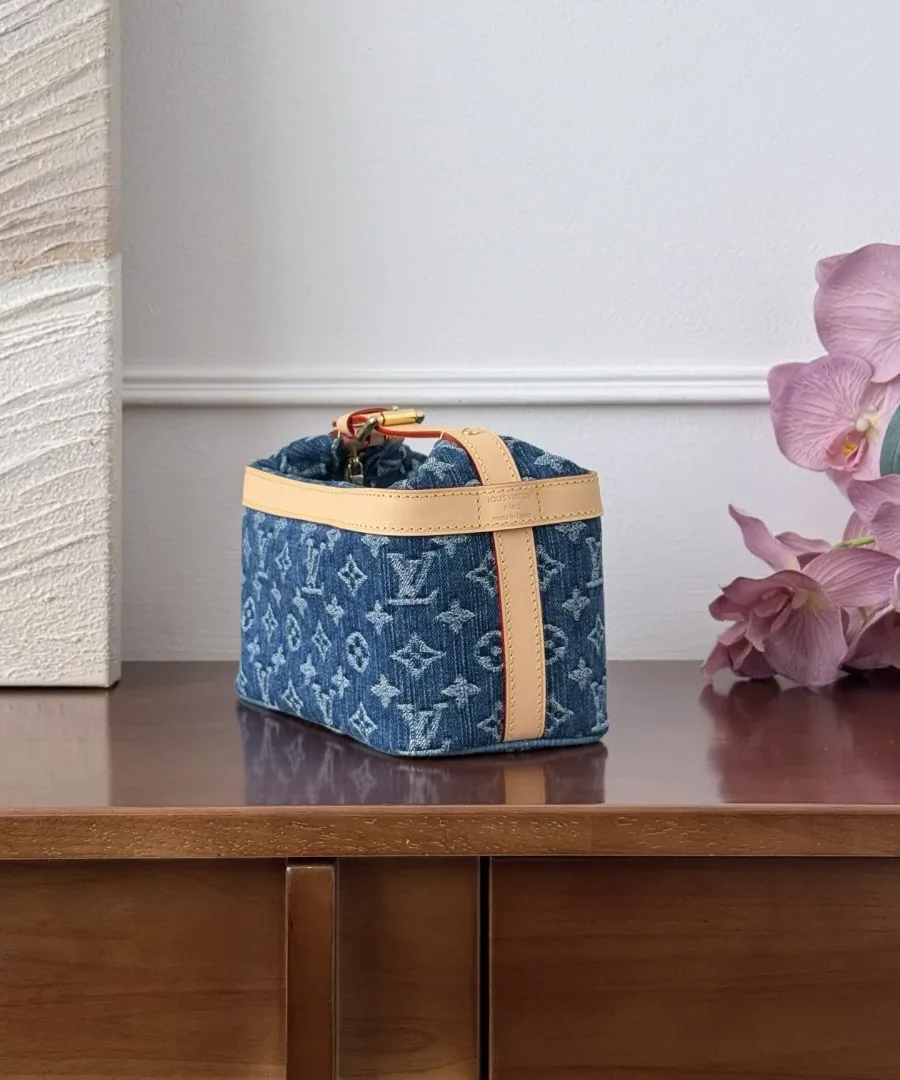 Джинсовая косметичка Louis Vuitton Cruiser, вид сбоку