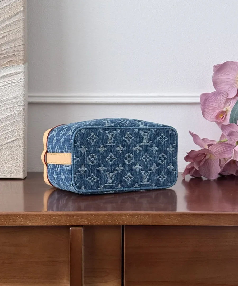 Косметичка Cruiser из денима с узором Monogram, вид сзади