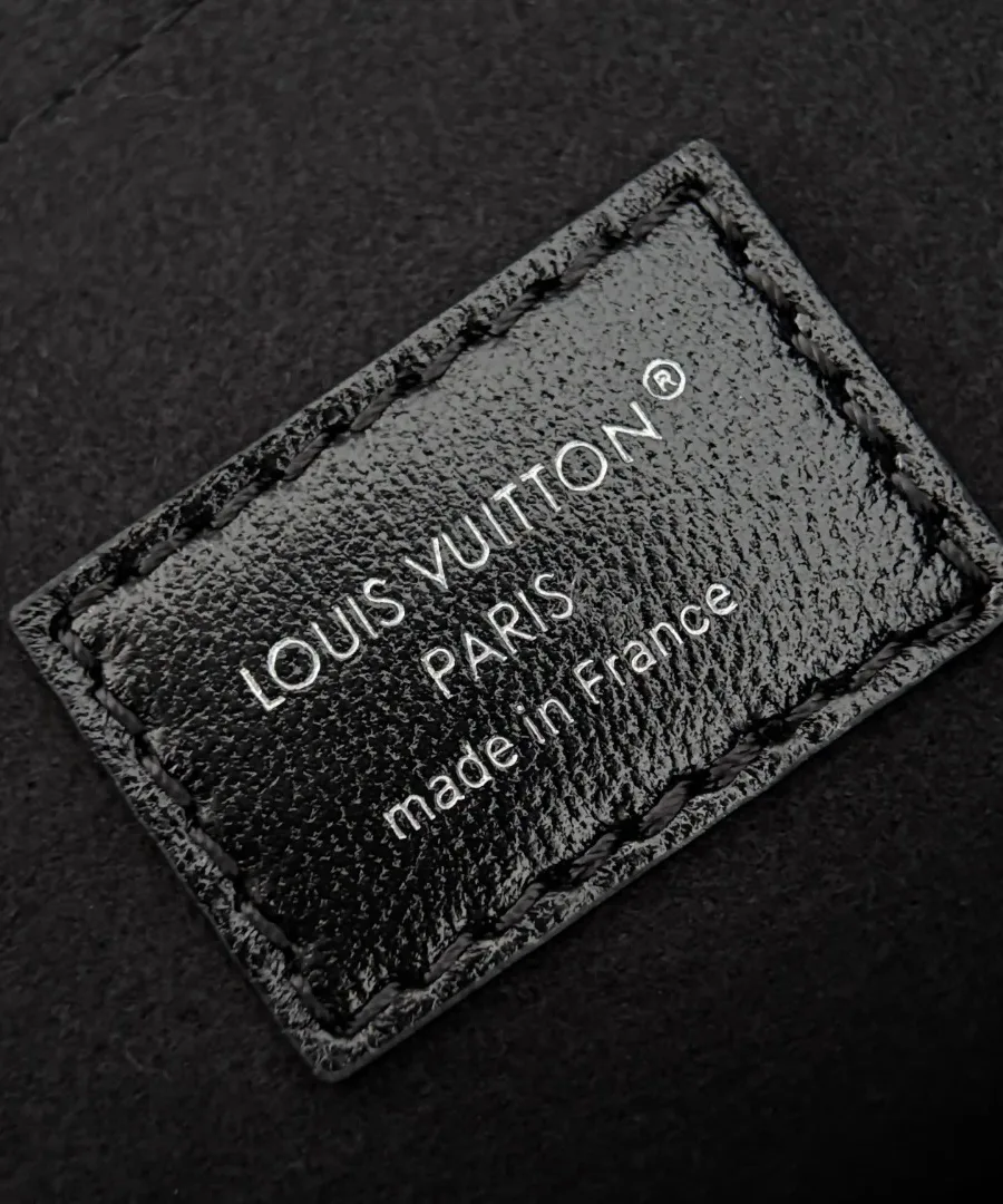 Внутренняя кожаная нашивка с тиснением Louis Vuitton Paris made in France