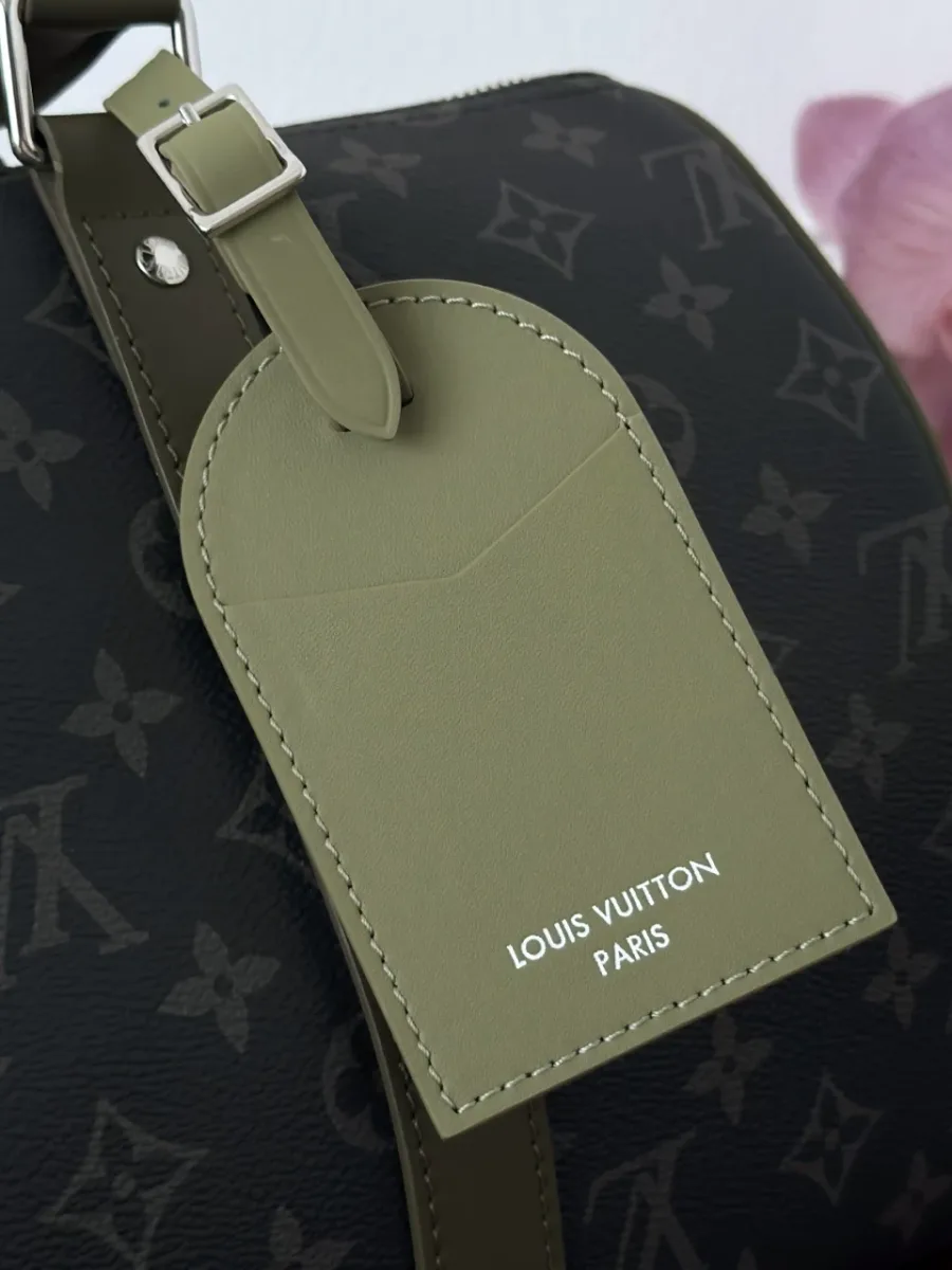 Зеленый кожаный багажный тег с тиснением Louis Vuitton Paris