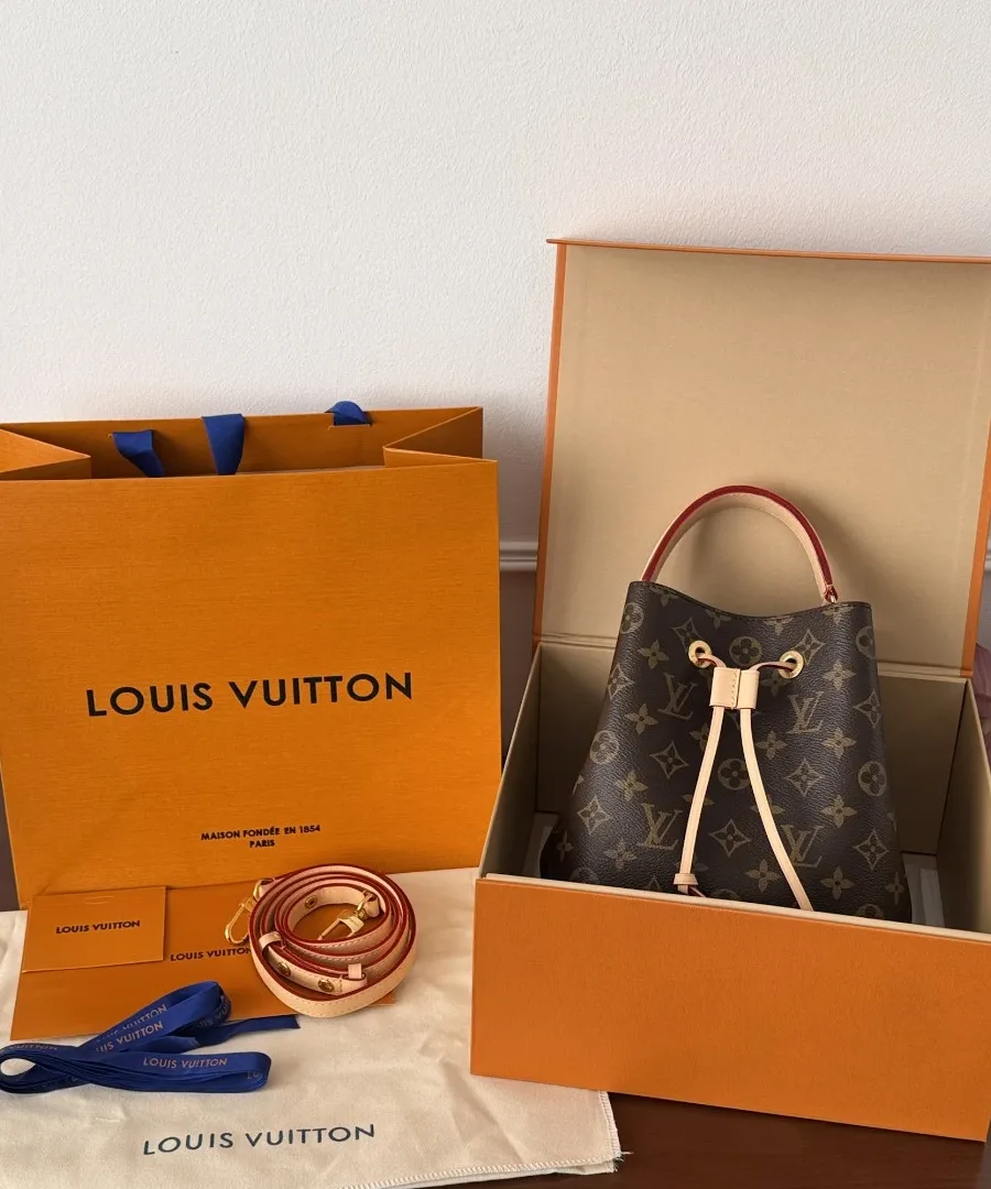 Сумка Louis Vuitton NéoNoé BB в комплекте с фирменной коробкой и пакетом