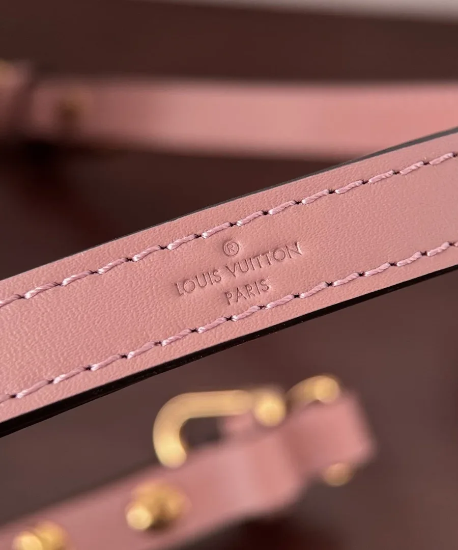 Розовый кожаный плечевой ремень с тиснением Louis Vuitton Paris