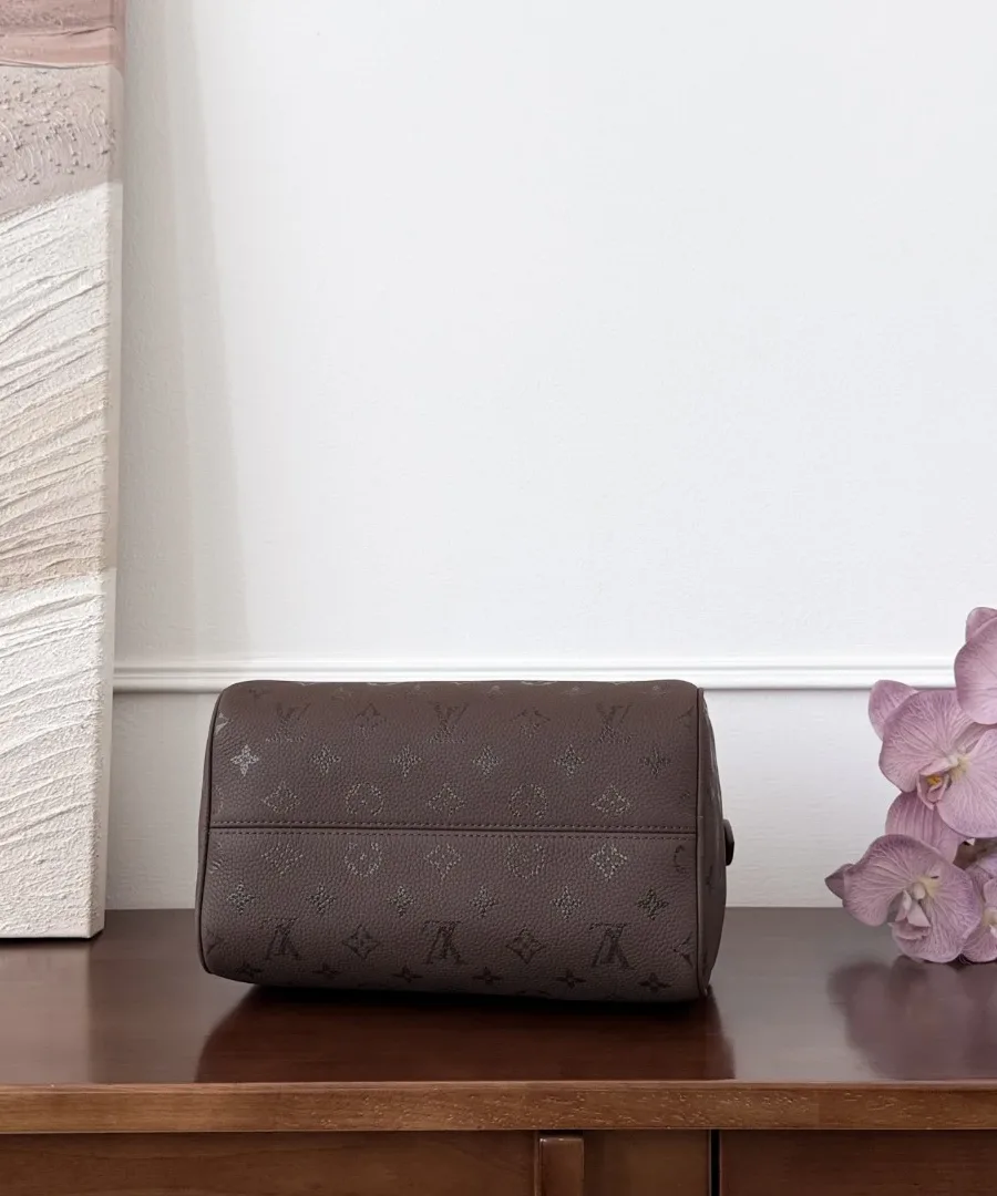 Коричневая сумка Speedy 25, вид снизу