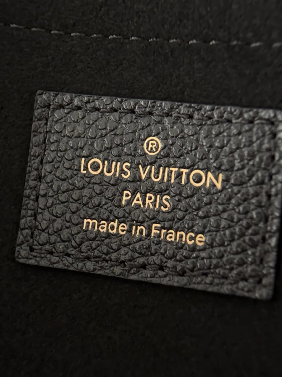 Кожаная нашивка с золотистым тиснением Louis Vuitton Paris