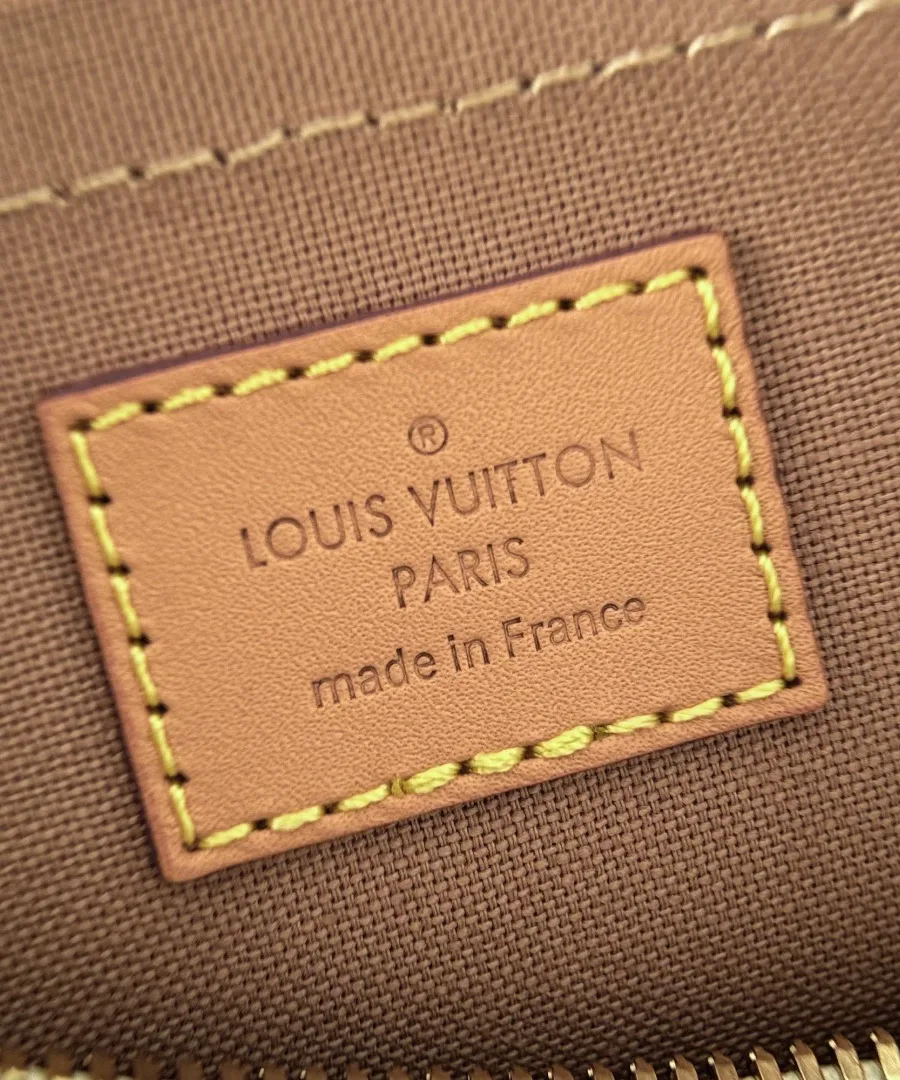 Внутренняя кожаная нашивка с тиснением Louis Vuitton Paris