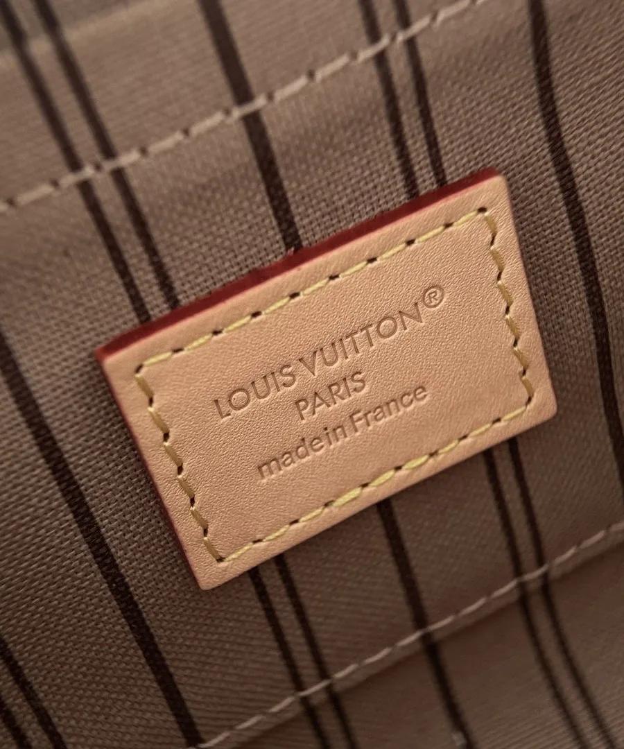 Внутренняя кожаная нашивка Louis Vuitton Paris made in France