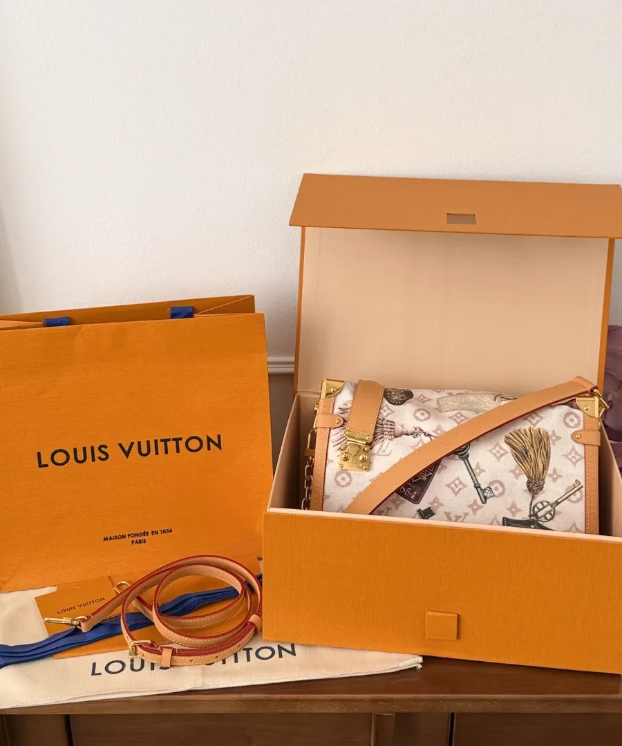 Сумка Louis Vuitton Side Trunk в фирменной оранжевой коробке с пыльником