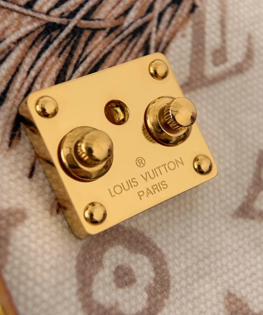 Золотистый замок-защелка S-lock с гравировкой Louis Vuitton Paris