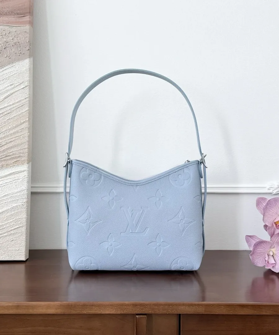 Голубая кожаная сумка Louis Vuitton Carryall PM с тиснением Monogram Empreinte, вид спереди