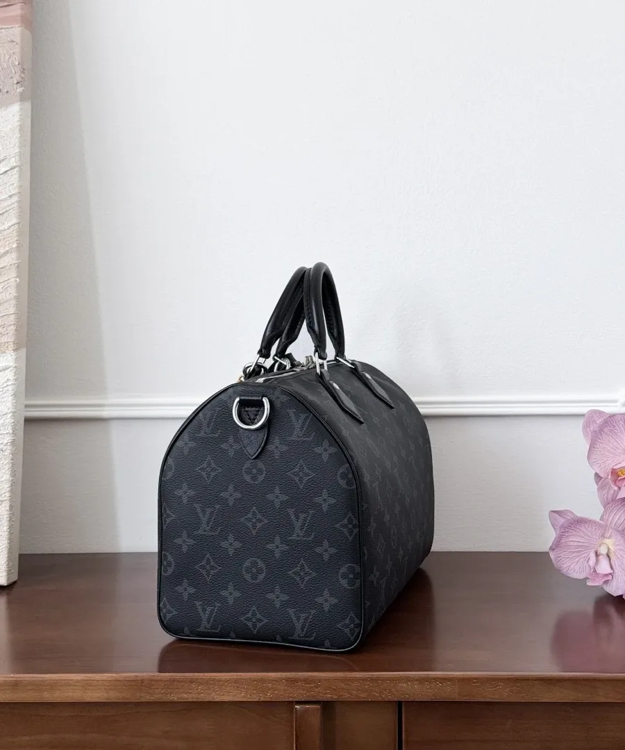 Черная сумка Speedy 30, вид сбоку