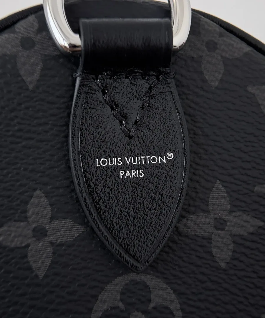 Кожаное крепление ручки с тиснением Louis Vuitton Paris