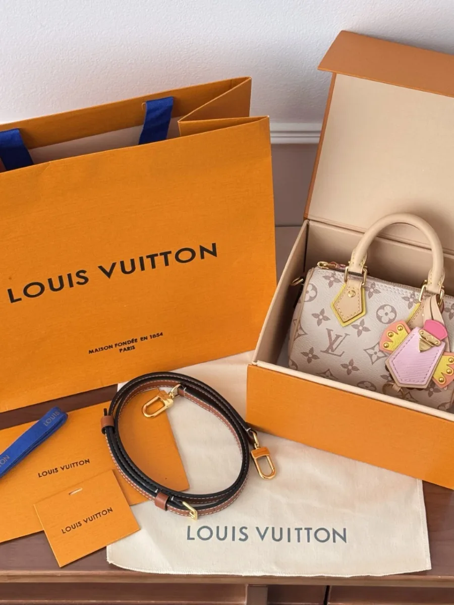 Комплект сумки Louis Vuitton Nano Speedy с фирменной коробкой, пакетом и пыльником