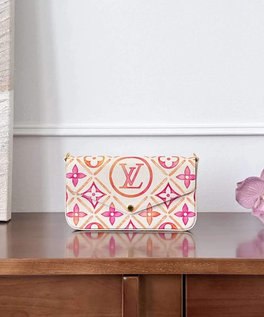 Разноцветная сумка-конверт Louis Vuitton Pochette Félicie, вид спереди