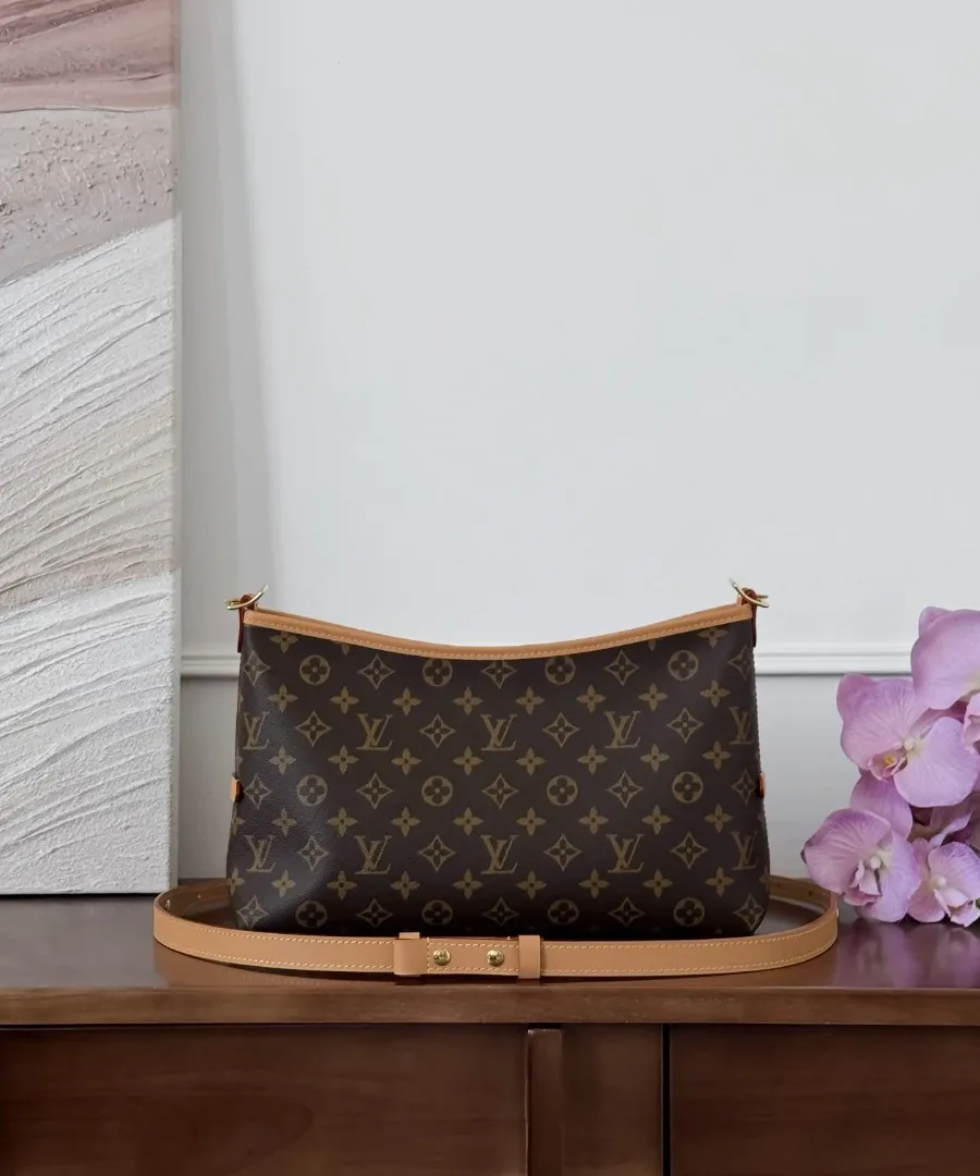 Сумка Louis Vuitton CarryAll Monogram с регулируемым плечевым ремнем, вид спереди