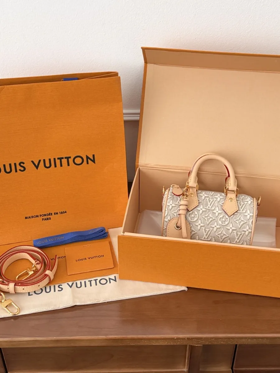 Сумка Louis Vuitton Nano Speedy в фирменной коробке с пыльником