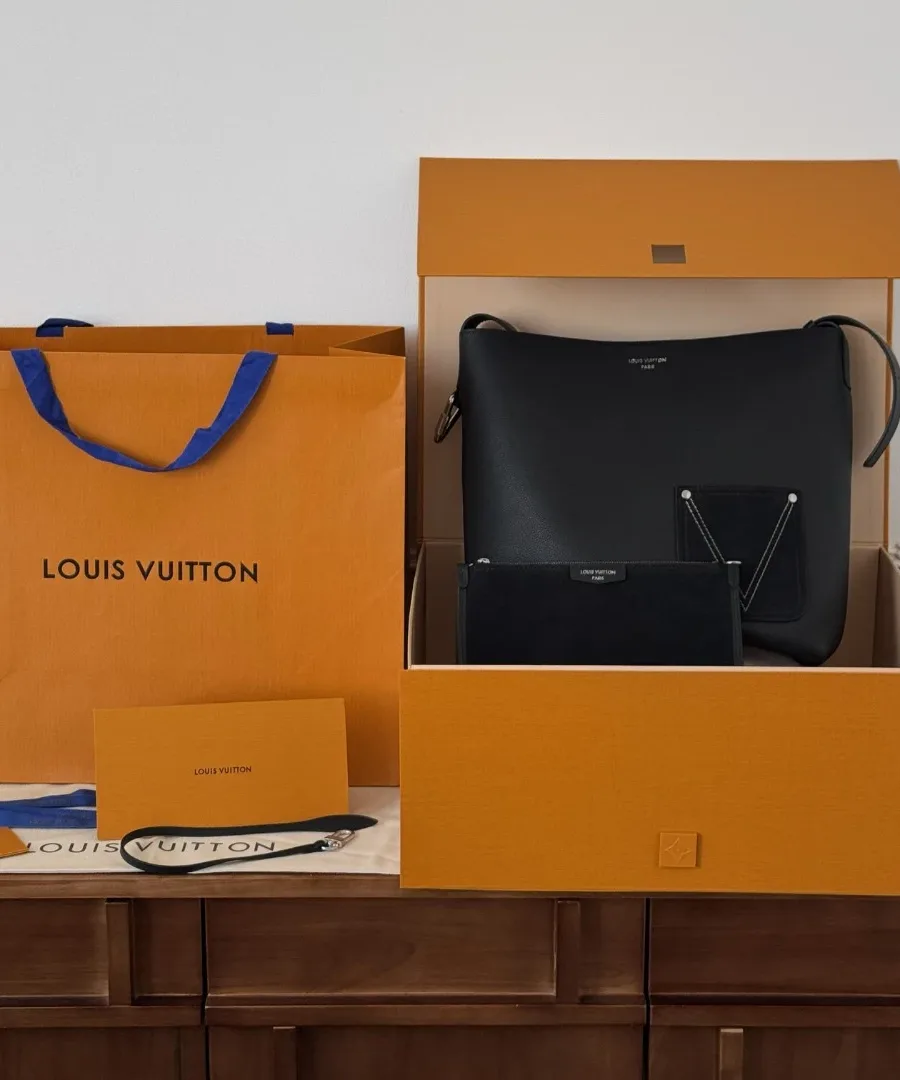 Черная сумка-хобо Louis Vuitton Hobo MM в фирменной коробке с пакетом
