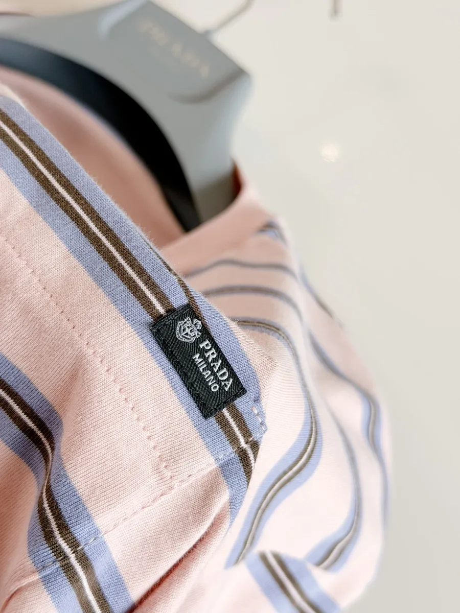 Накладной нагрудный карман с текстильной биркой Prada
