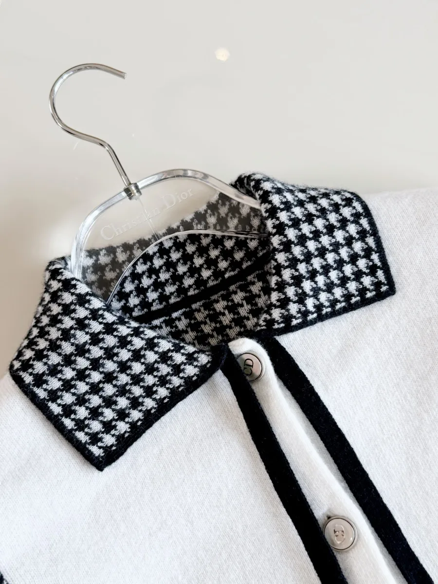 Горловина с отложным воротником и завязками-лентами