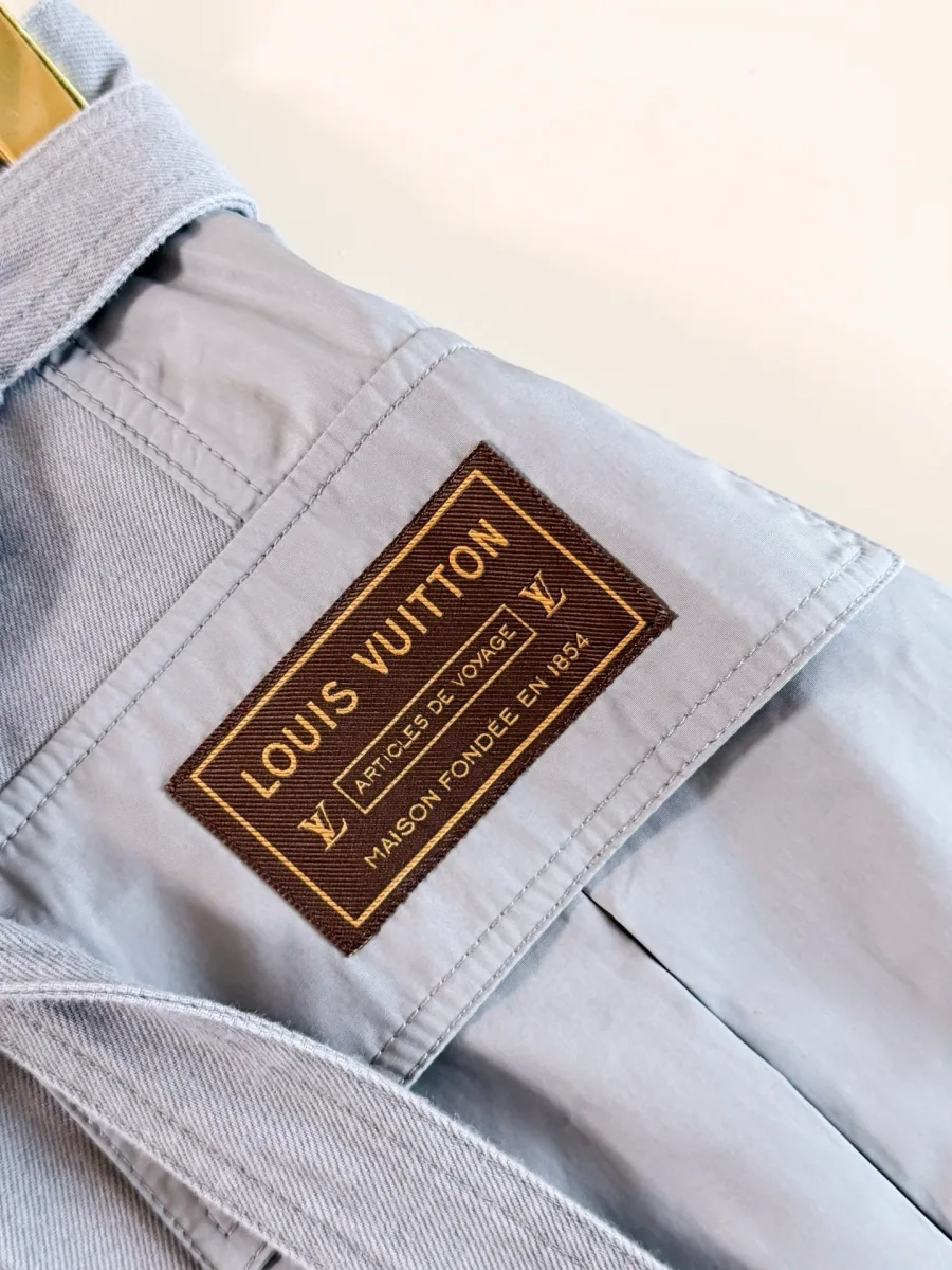 Крепление ремня на талии Louis Vuitton
