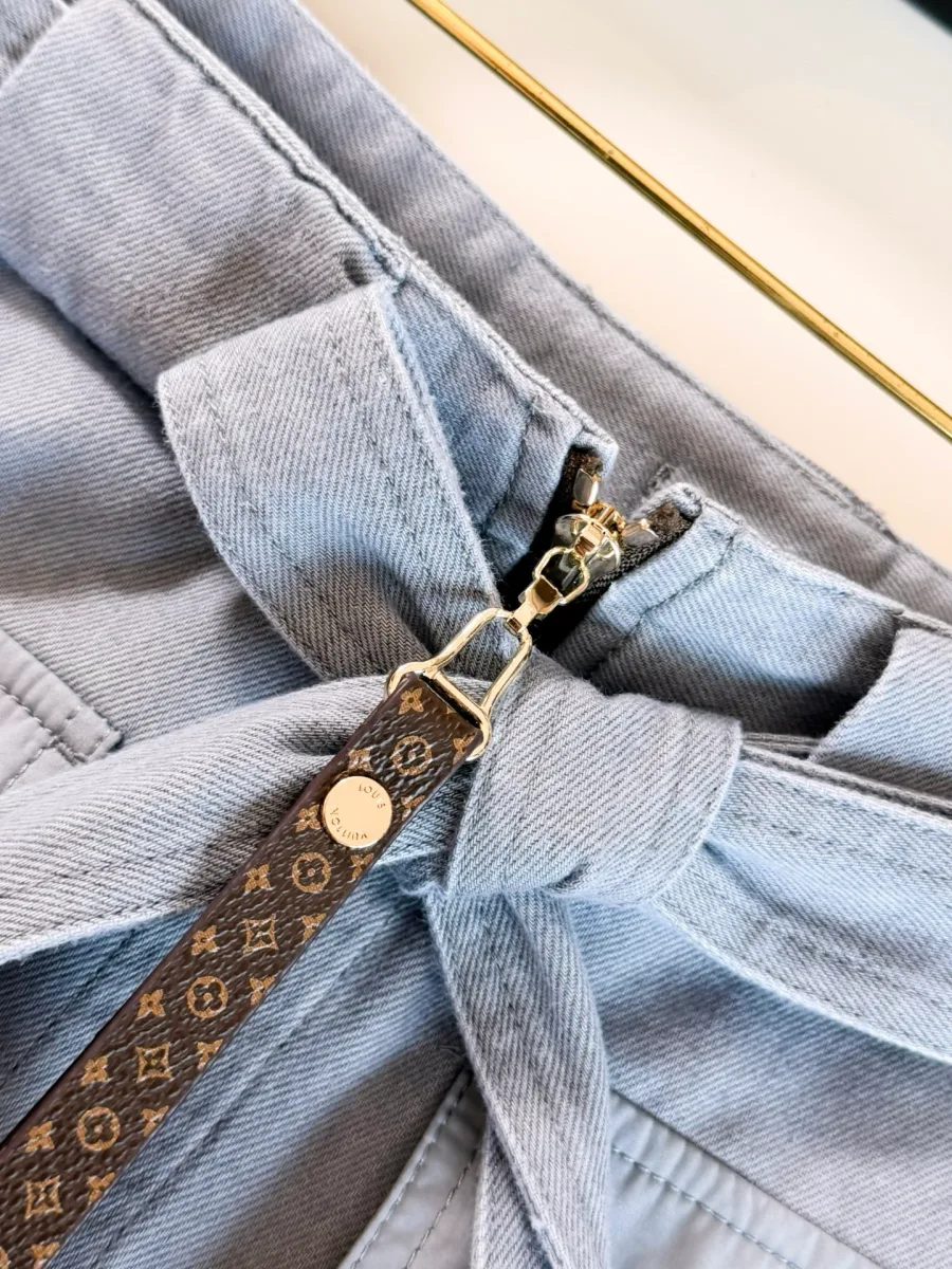 Материал хлопок и канвас вблизи Louis Vuitton
