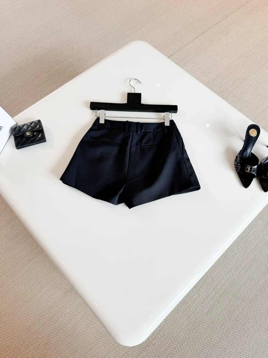 Внутренняя этикетка с логотипом Saint Laurent