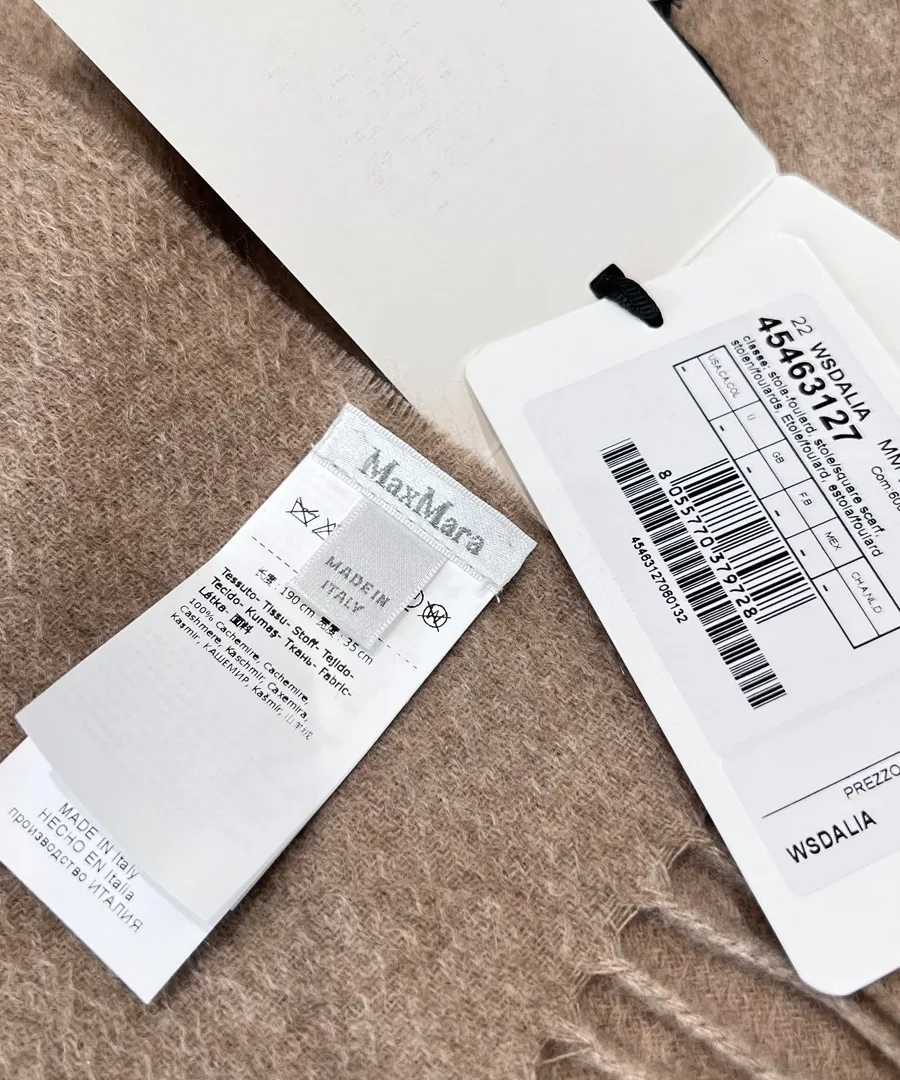 Фирменные бирки и ярлык Max Mara с указанием состава и модели