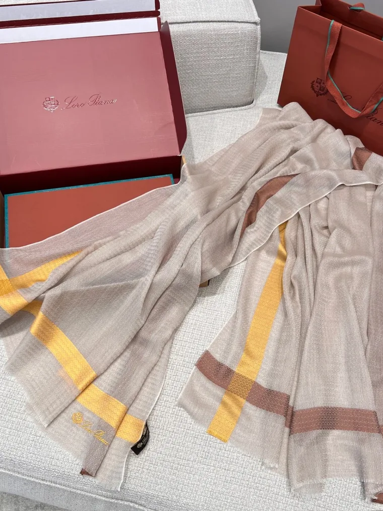 Loro Piana Бежевый кашемировый шарф в полоску с вышивкой