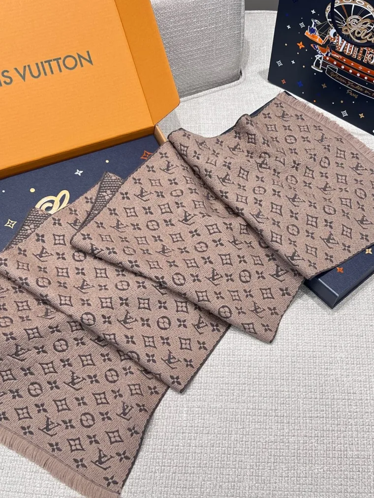 Louis Vuitton Бежево-коричневый шерстяной шарф с узором Monogram