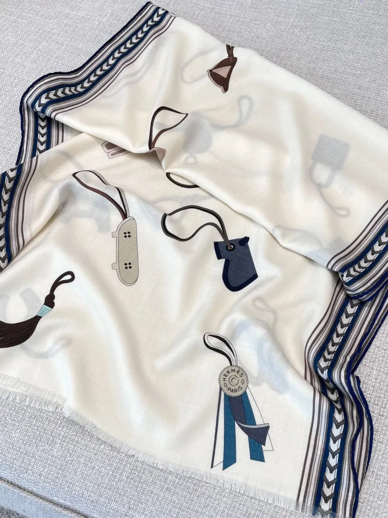 Hermes Молочно-белый шарф из кашемира и шёлка с графичным принтом