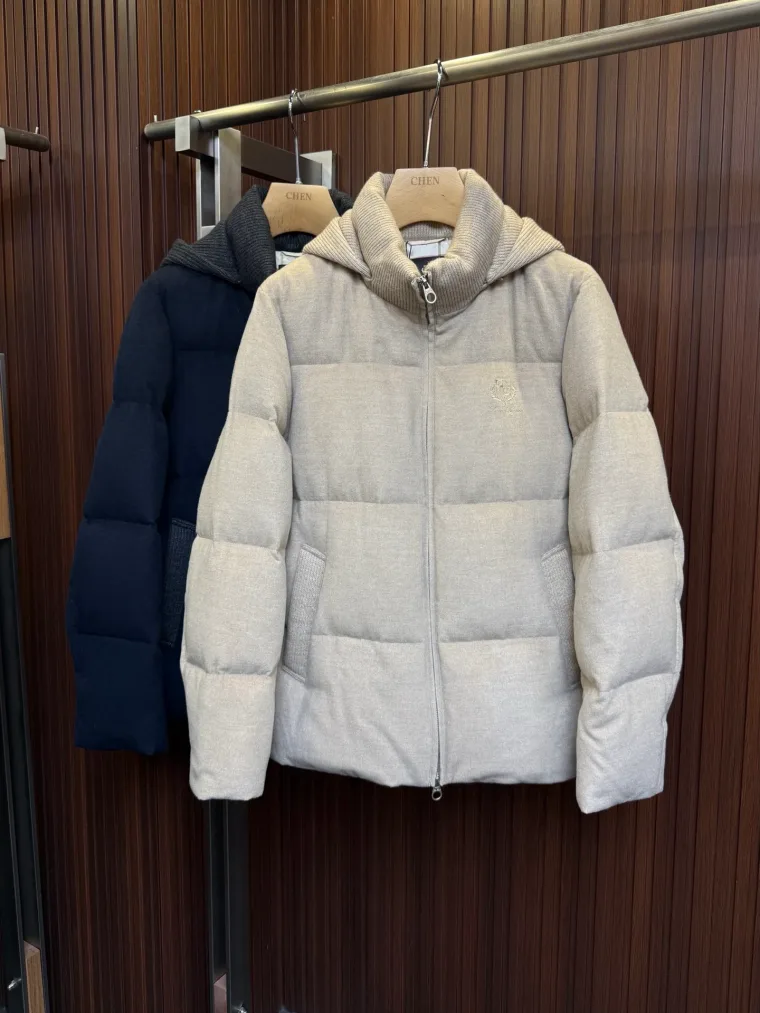 Loro Piana Бежевый стеганый пуховик с капюшоном