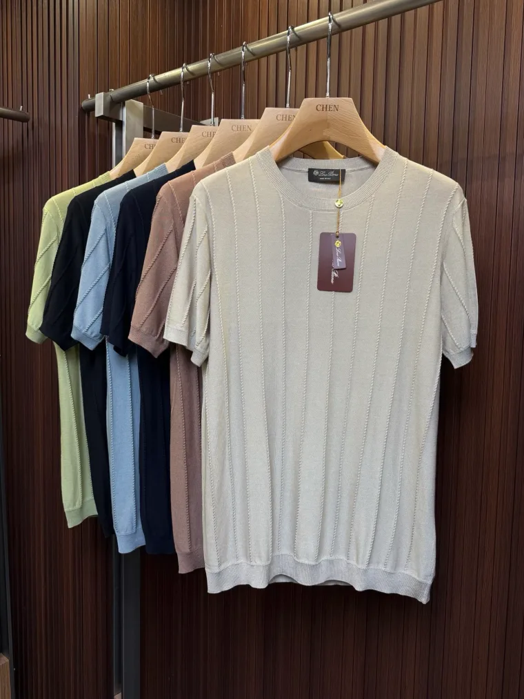 Loro Piana Бежевая трикотажная футболка в рельефную полоску