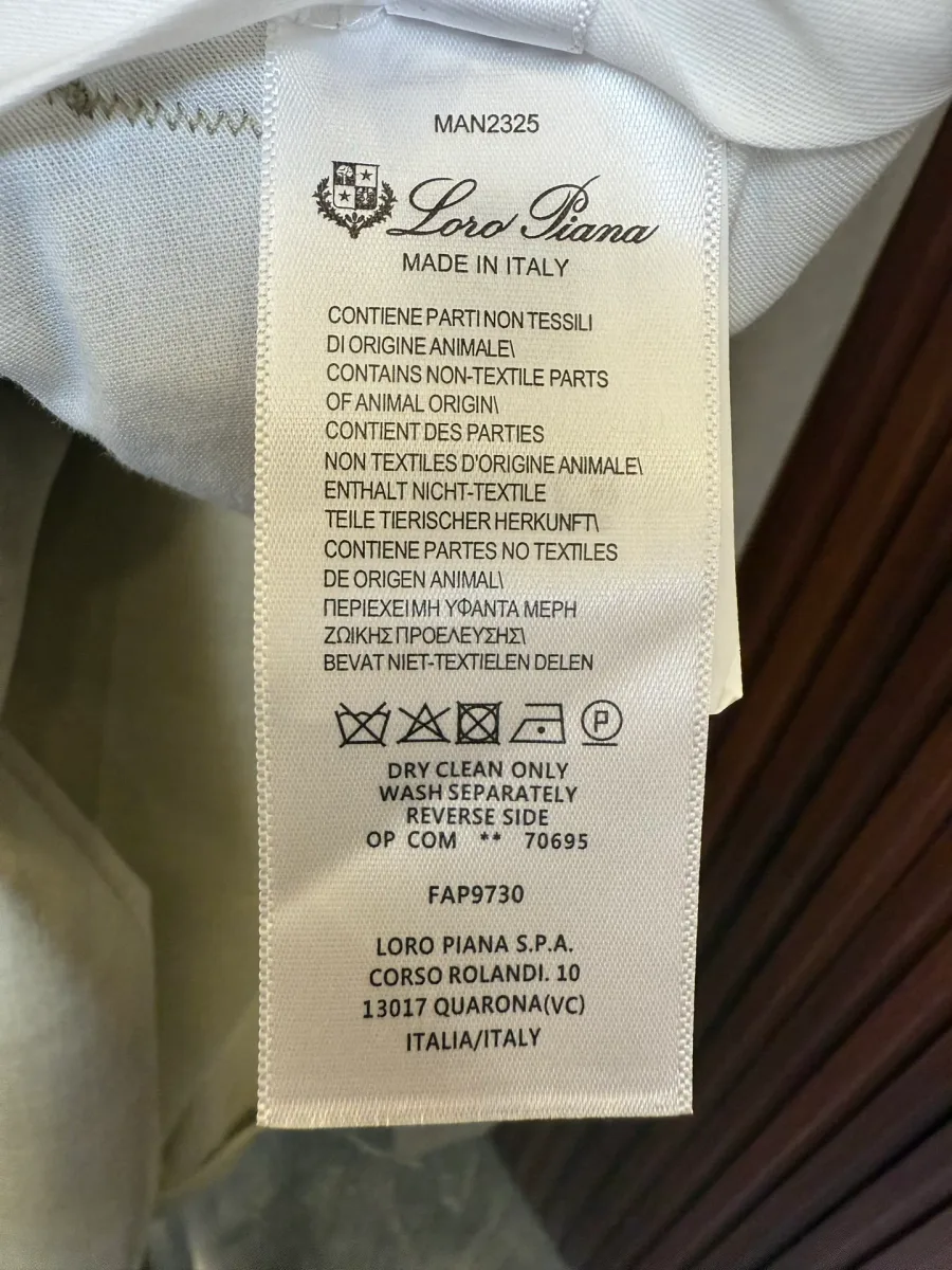 Фирменный ярлык Loro Piana с информацией об изделии и рекомендациями по уходу