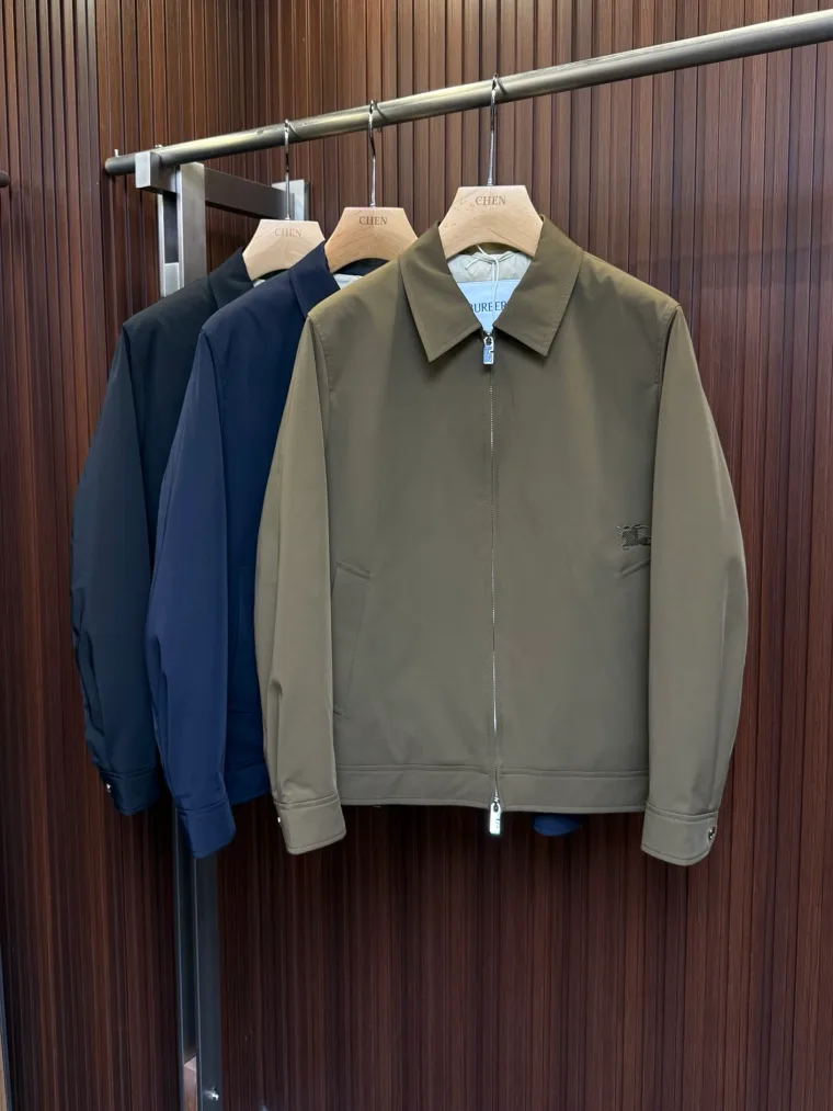 Burberry Коричневая утеплённая куртка с отложным воротником
