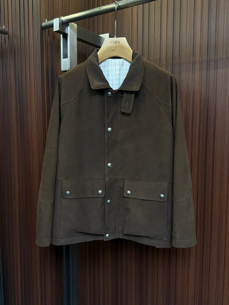 Loro Piana Коричневая замшевая куртка с накладными карманами