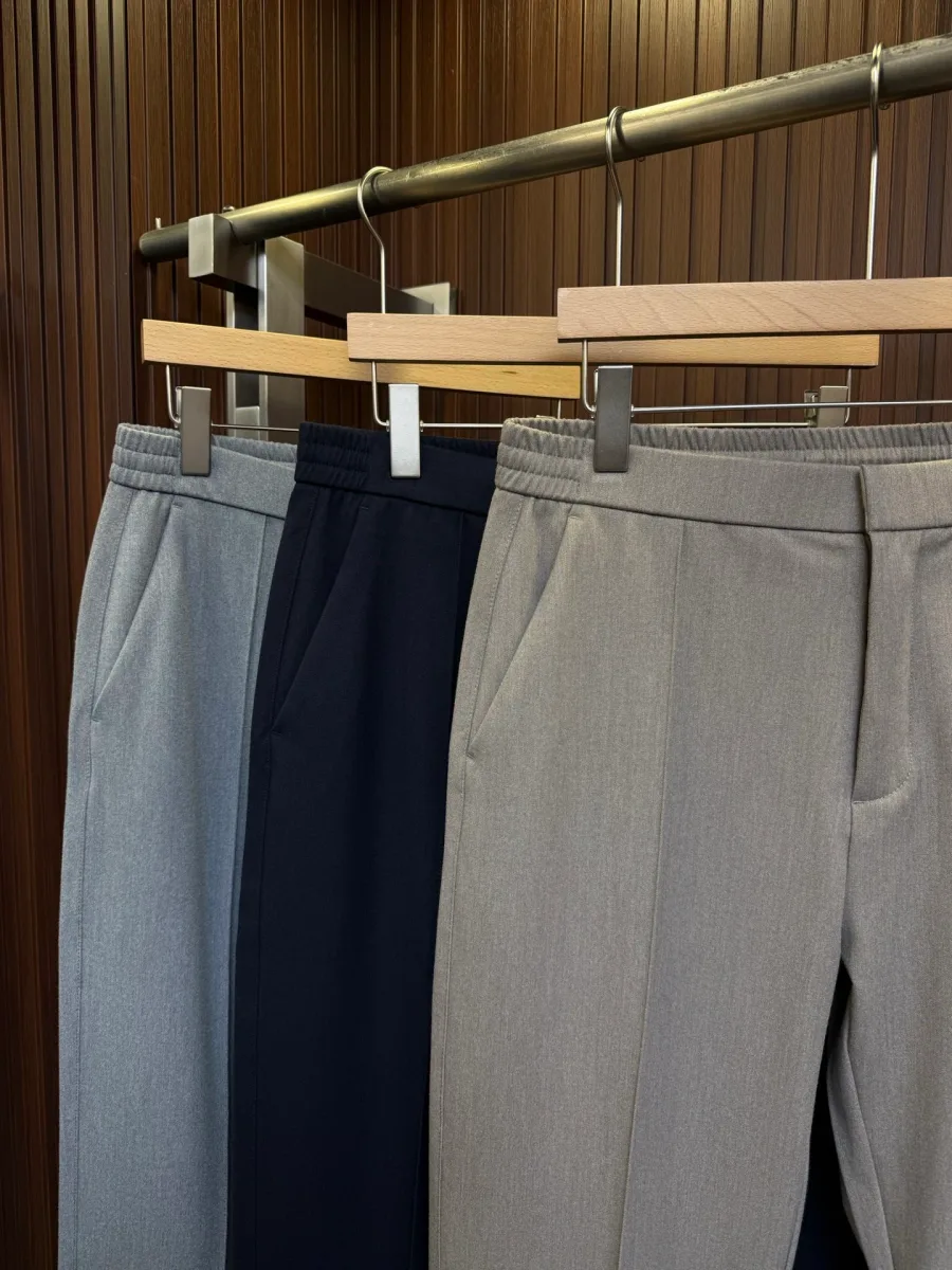 Верхняя часть трёх пар брюк Zegna с эластичным поясом и шнурком-кулиской