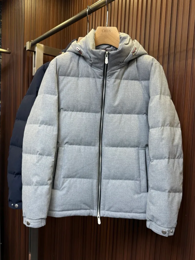 Brunello Cucinelli Серый стеганый пуховик с капюшоном