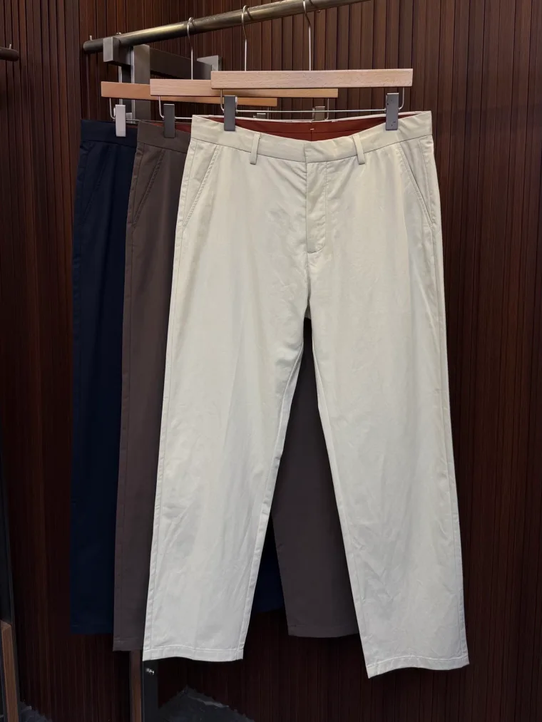Loro Piana Бежевые хлопковые брюки прямого кроя