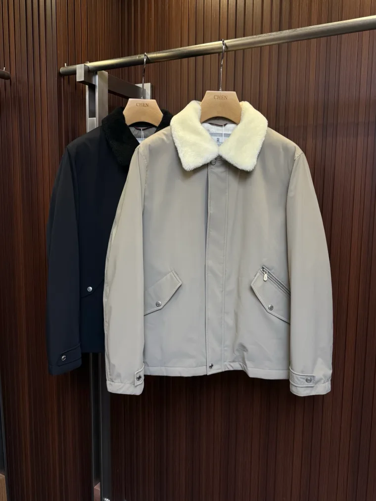 Brunello Cucinelli Бежевый пуховик с меховым воротником