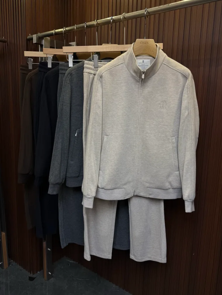 Brunello Cucinelli Бежевый спортивный костюм на молнии с воротником-стойкой