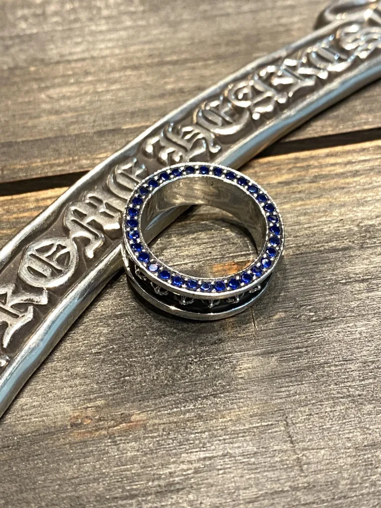 Chrome Hearts Кольцо с синими бриллиантами