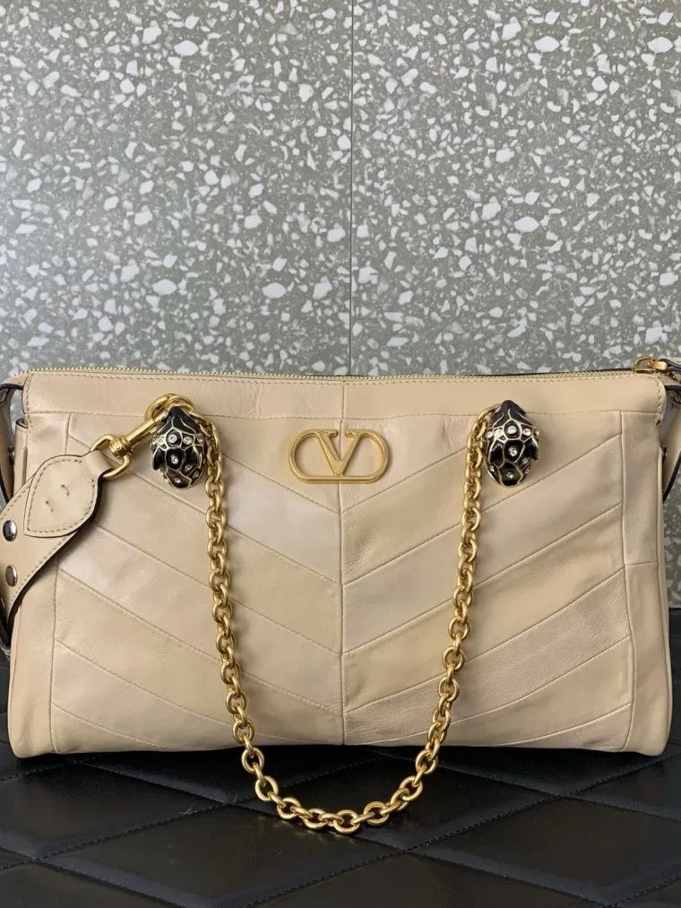 Valentino Бежевая сумка Panthea с V-образным узором
