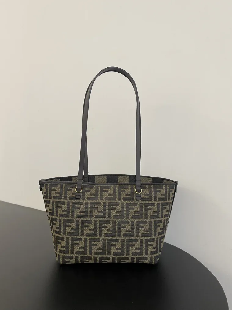 Fendi Коричневая тканевая сумка-тоут с узором FF и полоской Pequin
