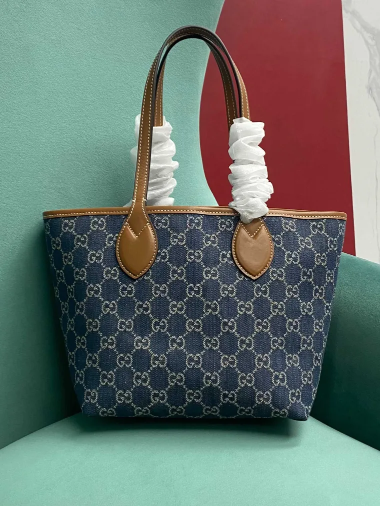 Gucci Синяя сумка-тоут Totissima из денима GG с кожаными ручками