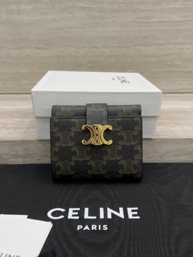Celine Коричневый компактный кошелёк Victoire в канвасе Triomphe