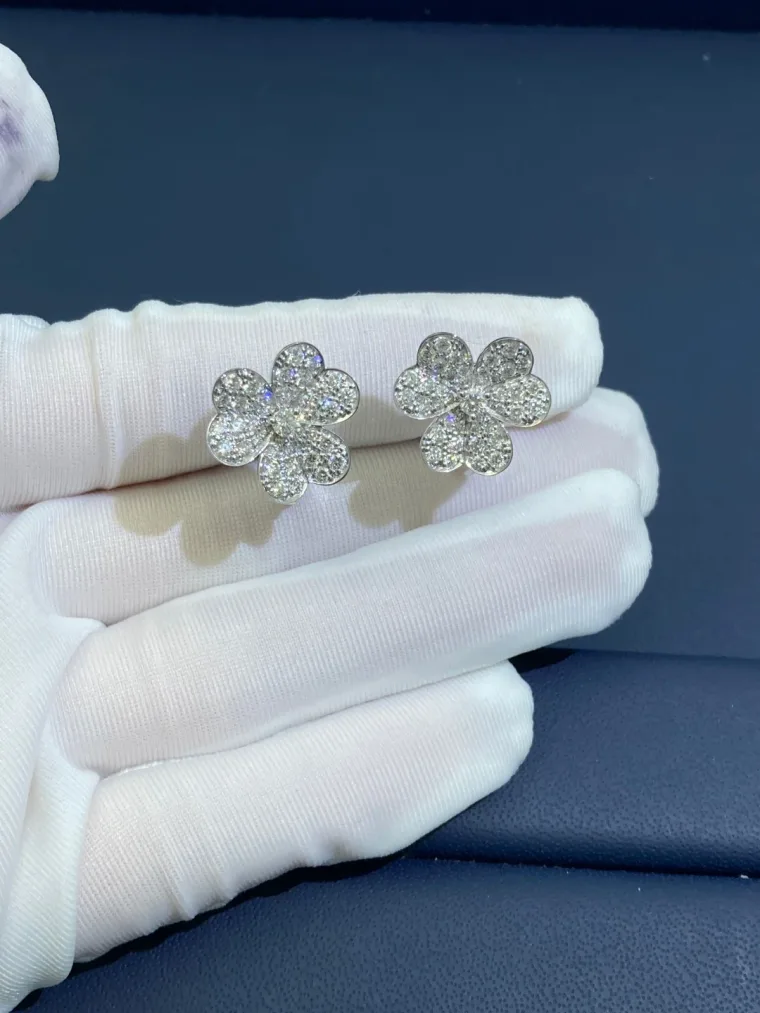 Van Cleef & Arpels Серьги-клевер с бриллиантами