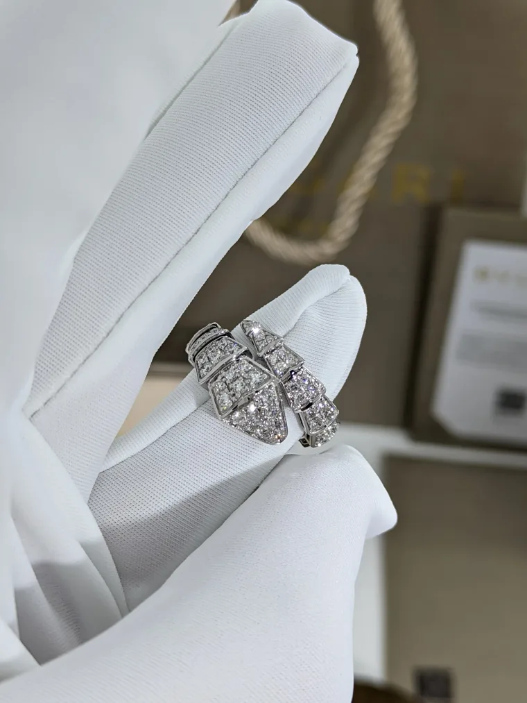 Bvlgari Кольцо из белого золота с бриллиантами