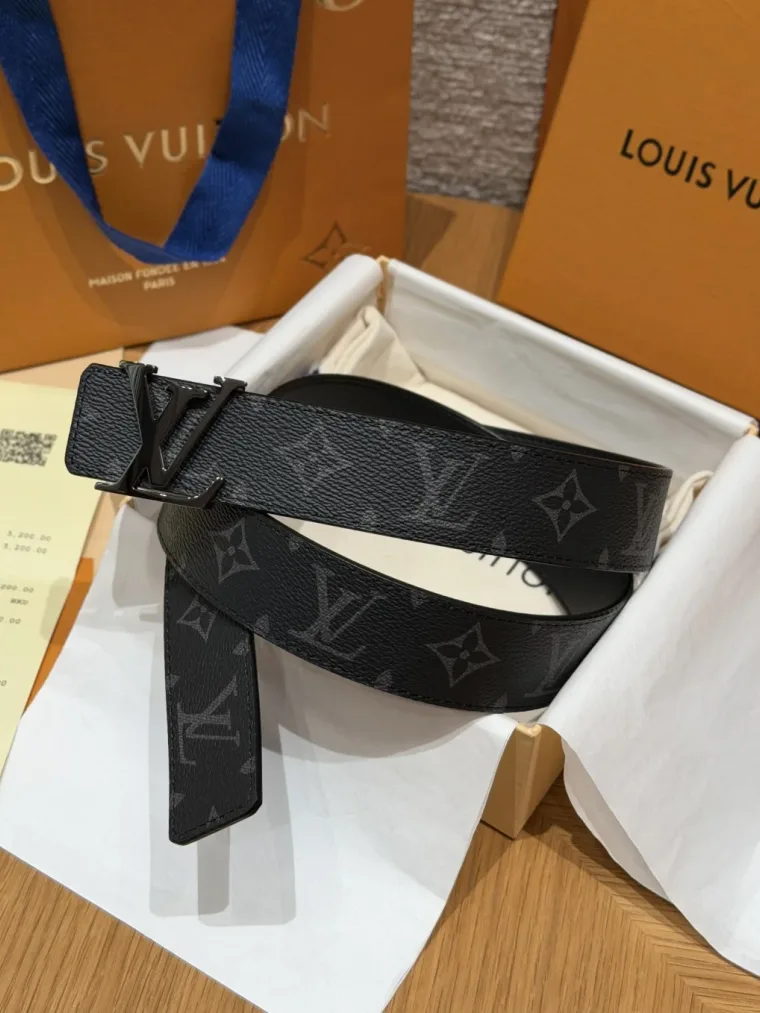 Louis Vuitton Ремень INITIAlLES
