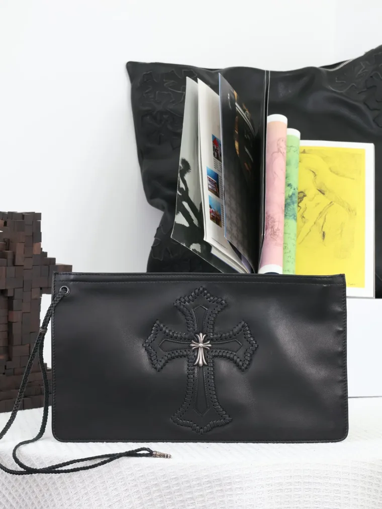 Chrome Hearts Кожаный клатч с плетёным крестом W048