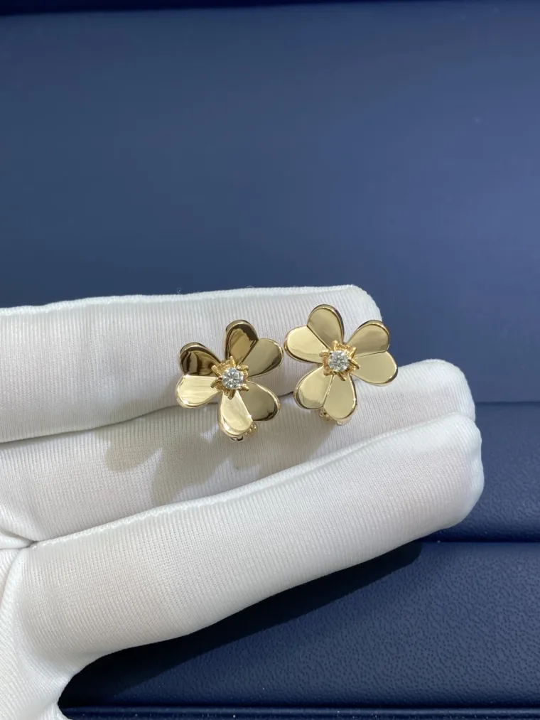 Van Cleef & Arpels Серьги-цветы из жёлтого золота с бриллиантами