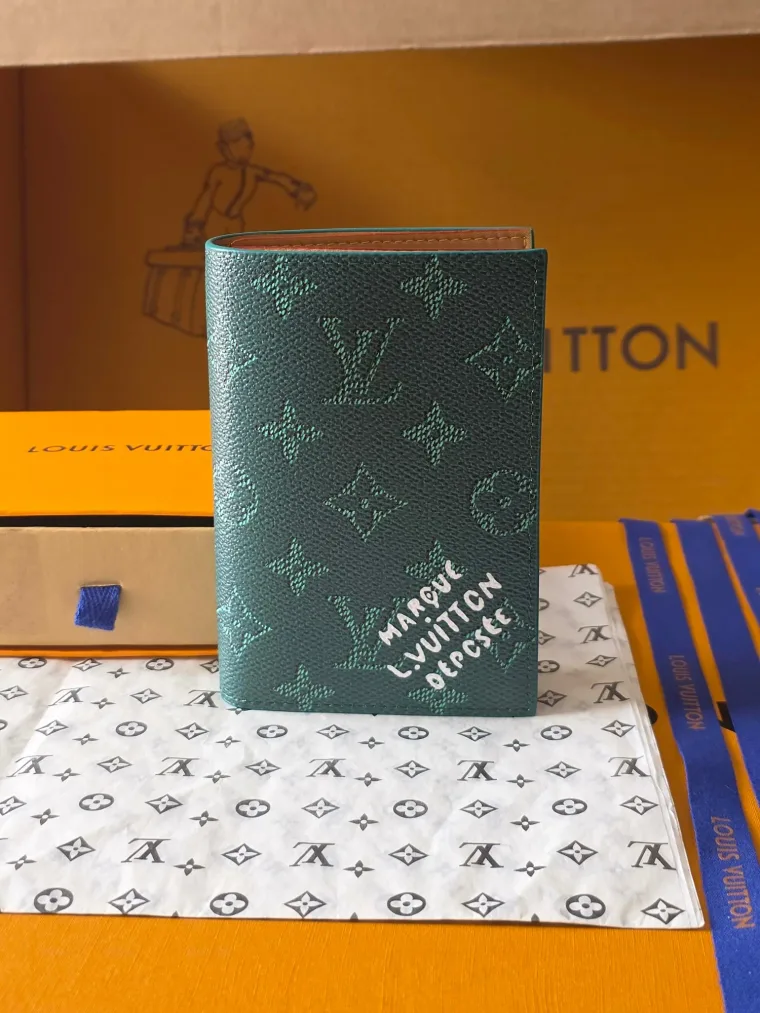 Louis Vuitton Обложка для паспорта